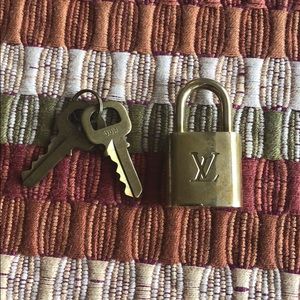 Louis Vuitton 🔐 never used authentic gold lock